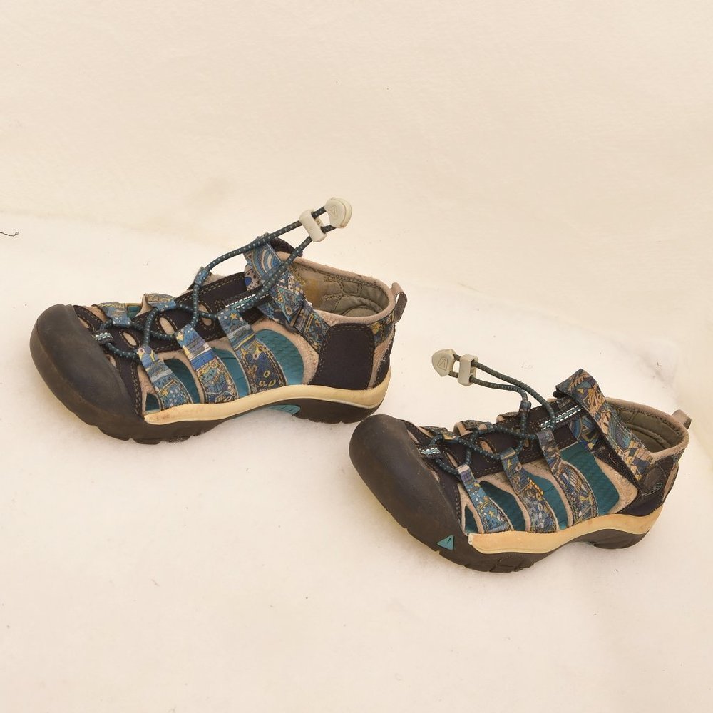 Keen Blue Kids waterproof washable outdoor hiking shoes Size 4